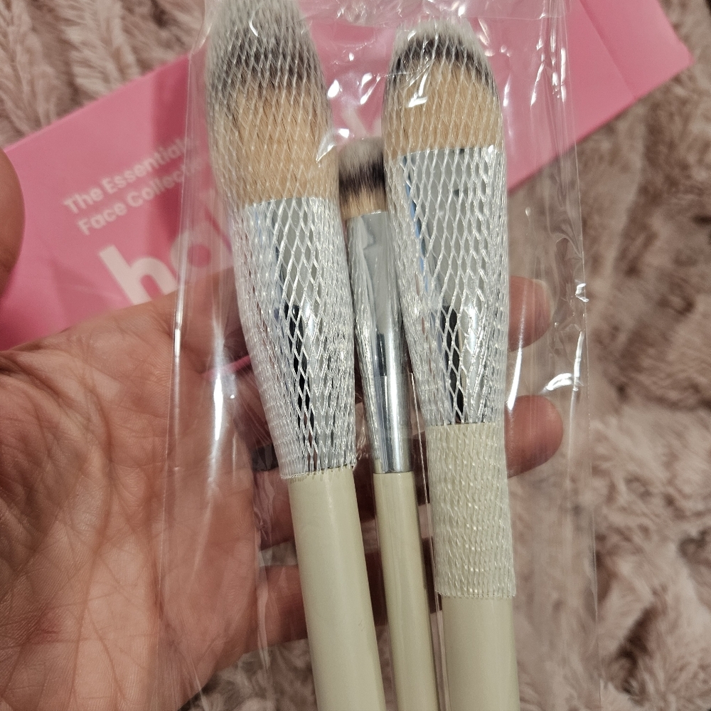 NIB The Essentials: Face Collection 'half caked' 3 Piece Brush Set